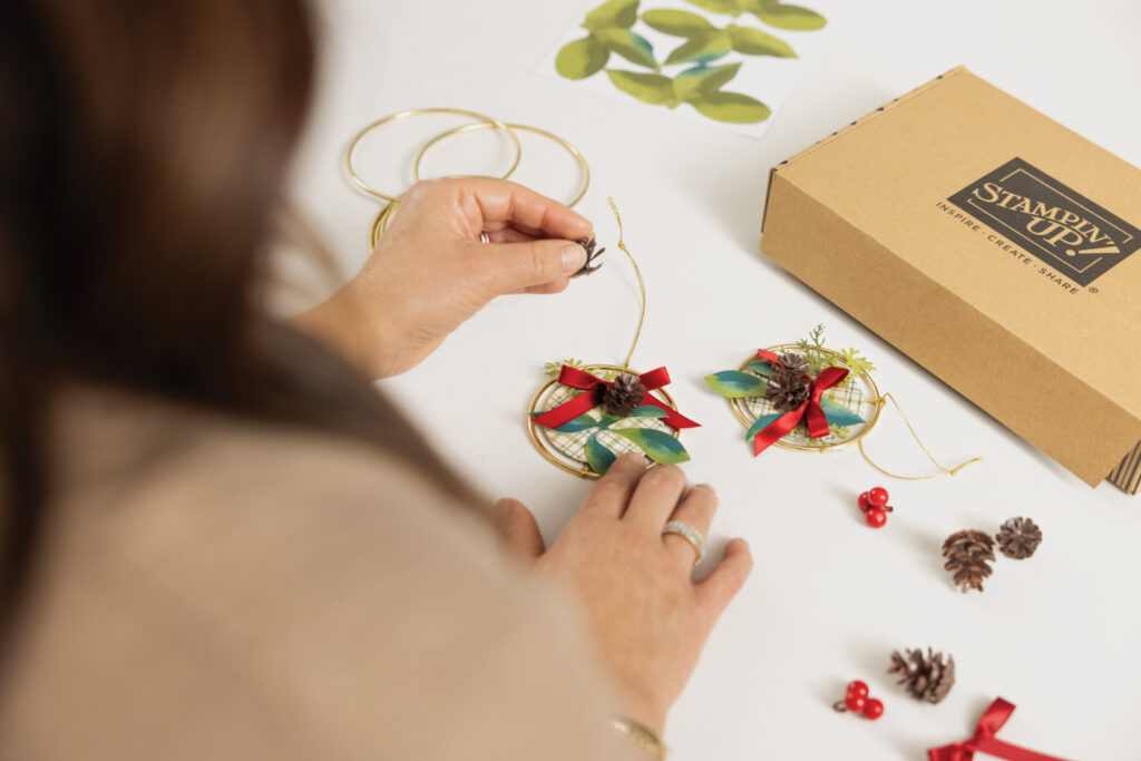 Everyone knows that the fan-favorite Christmas tree decorations are always the ones that mean something! Why not create handmade Christmas tree decorations for your family with a memory in mind?