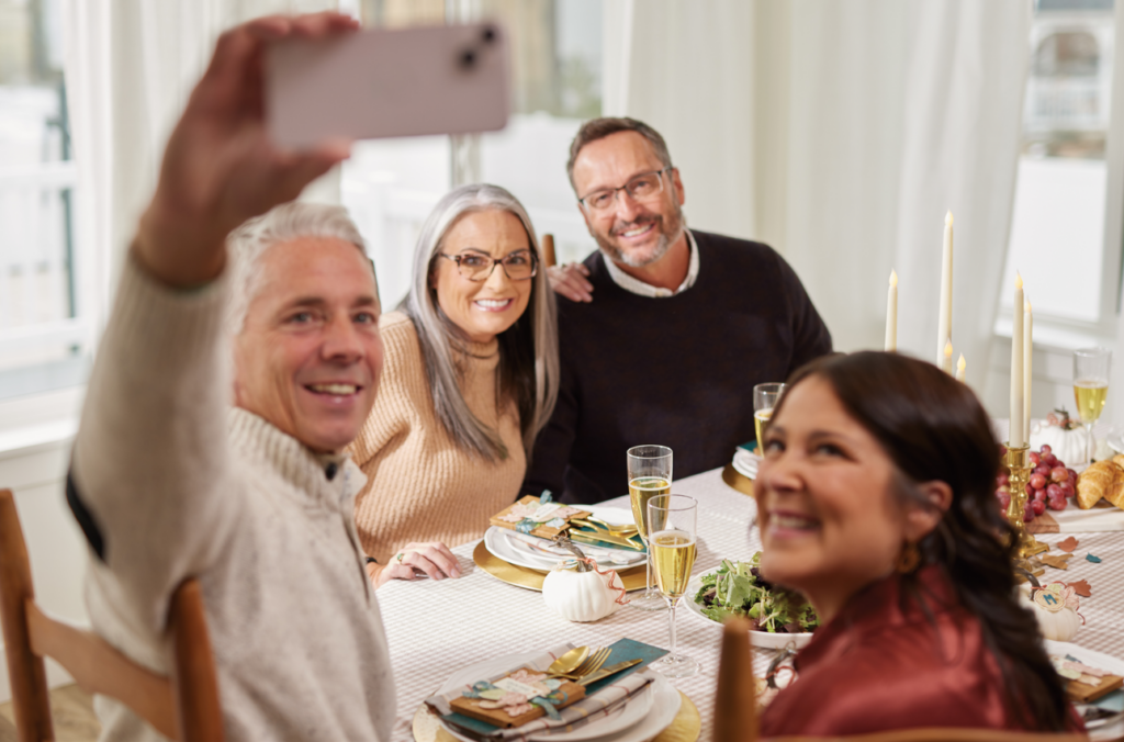 It’s easier than you think to make DIY place cards for Thanksgiving. We’ve broken it down into four simple steps you can follow to create your holiday masterpieces.