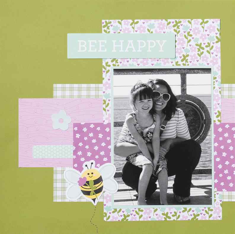 Voorbeeld van scrapbook layering voor beginners met lagen patroonpapier, fotomatten, decoratie en titelontwerp op een 12x12 lay-out.