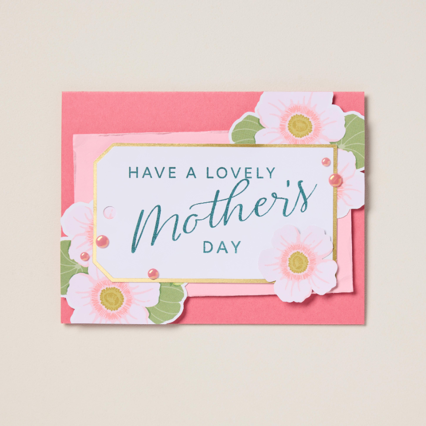 Le meilleur, c’est que créer des cartes DIY pour la fête des Mères n’est pas seulement réfléchi; Ça peut être amusant aussi. Si vous cherchez à créer un souvenir mémorable pour la fête des Mères, vous voudrez jeter un œil à ces fournitures d’artisanat incontournables. 