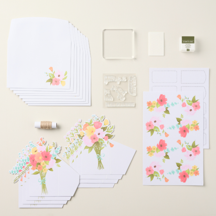 Les projets de chaque kit créatif sont différents et varient en fonction de la conception et du fait qu'il s'agisse d'un kit de cartes ou d'un kit d'artisanat.