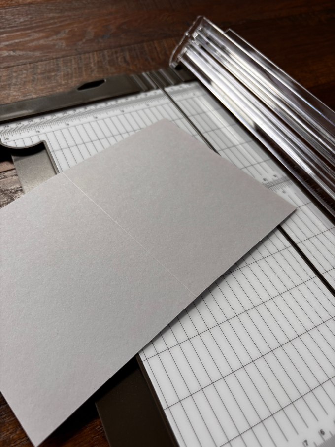 Notre coupe-papier est votre outil de bricolage de référence si vous voulez des coupes nettes et des notes parfaites. À chaque fois.