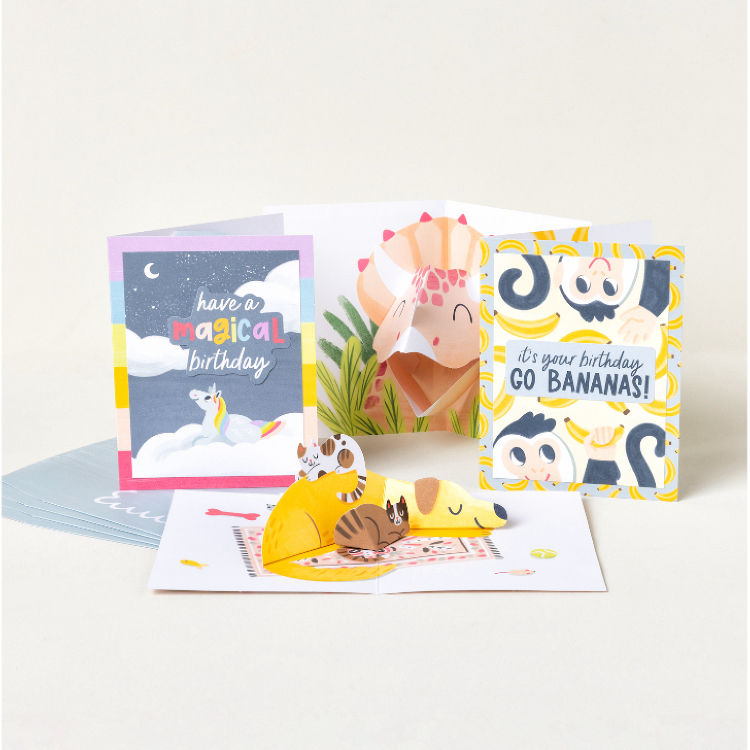 Le kit Pop Up Pals comprend quatre modèles de cartes uniques qui sont loin d'être basiques. Les dessins ludiques en 3D seront appréciés par les enfants comme par les adultes. 