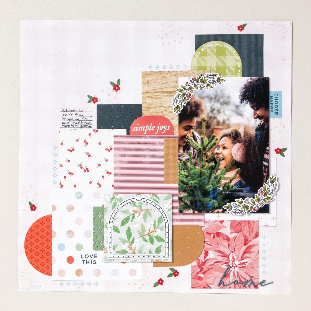 Mise en page de scrapbooking de Noël comprenant une photo de famille, du papier à motifs colorés, des embellissements floraux et des souvenirs de fêtes